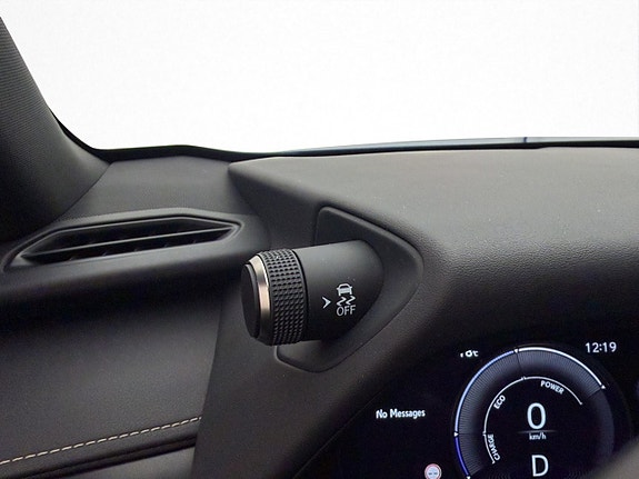 Lexus UX250h 13 of 30