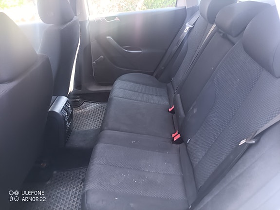 Volkswagen Passat 9 of 11
