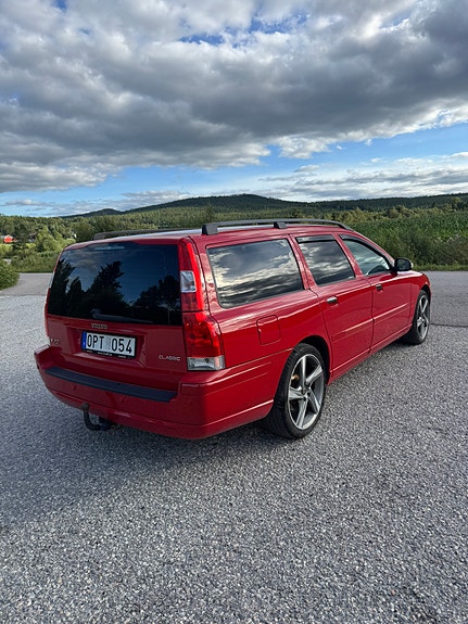 Volvo V70 3 of 7