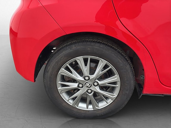 Toyota Yaris 25 of 25