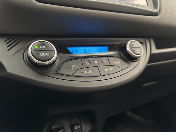 Toyota Yaris 16 of 25