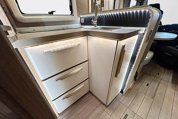 Knaus Sky I 700 LX AUTOMAT QUEENBED 13 of 30