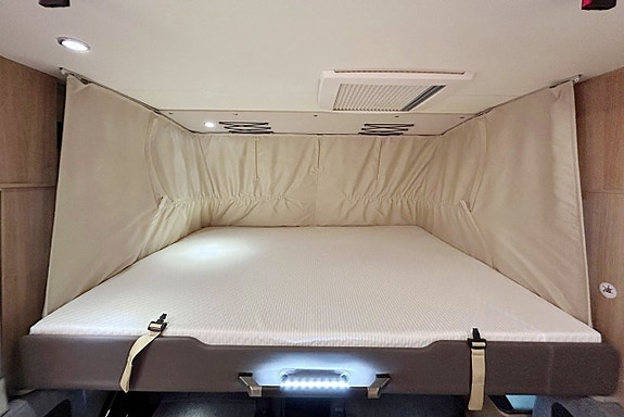 Knaus Sky I 700 LX AUTOMAT QUEENBED 25 of 30