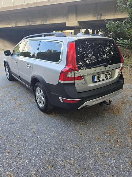 Volvo XC70 2 of 10