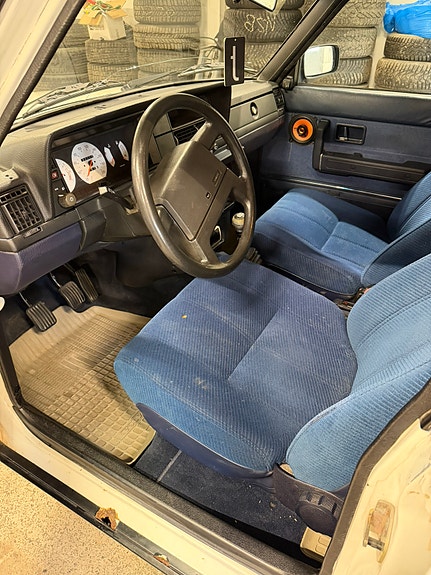 Volvo 240 4 of 5