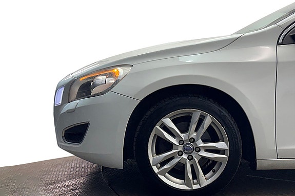 Volvo V60 11 of 30
