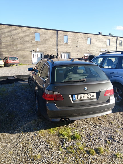 BMW 523i 4 of 4