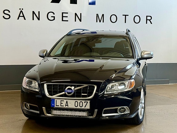 Volvo V70 2 of 22