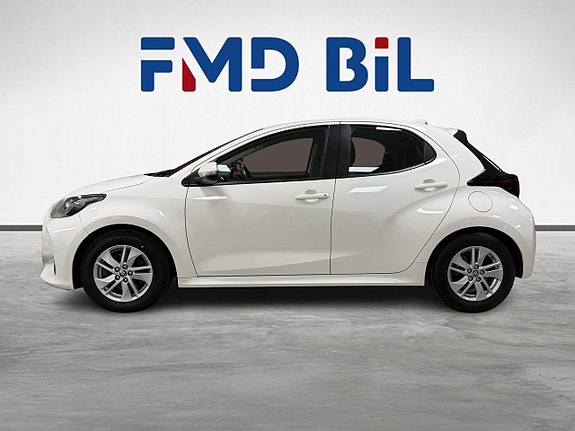 Toyota Yaris 2 of 28