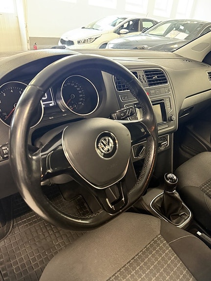 Volkswagen Polo 8 of 15