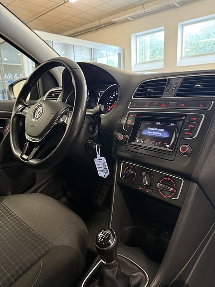 Volkswagen Polo 15 of 15