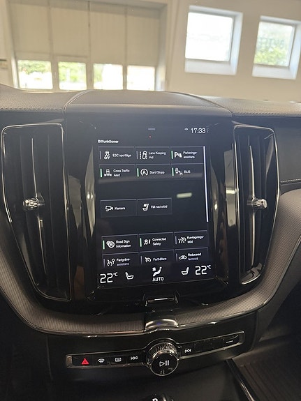 Volvo XC60 15 of 23
