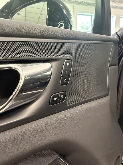 Volvo XC60 12 of 23