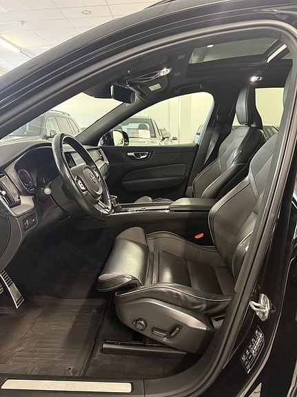 Volvo XC60 9 of 23
