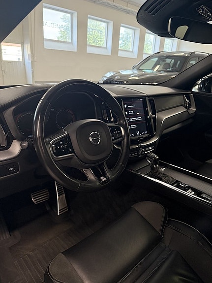 Volvo XC60 13 of 23