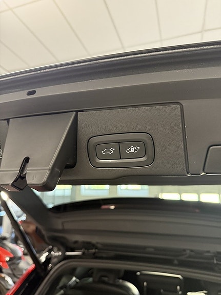 Volvo XC60 5 of 23