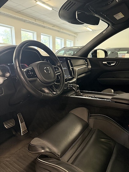 Volvo XC60 11 of 23