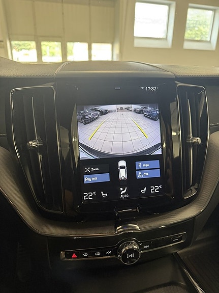Volvo XC60 14 of 23
