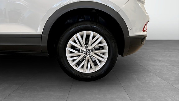 Volkswagen T-Roc 6 of 12