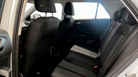 Volkswagen T-Roc 11 of 12