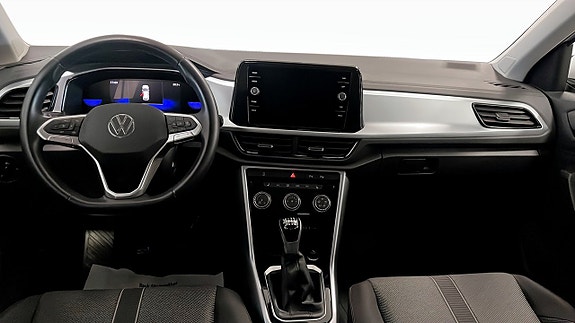 Volkswagen T-Roc 10 of 12