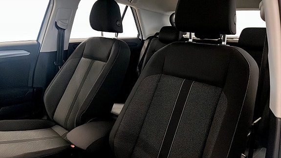 Volkswagen T-Roc 8 of 12