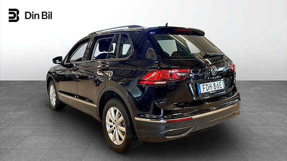 Volkswagen Tiguan 3 of 13