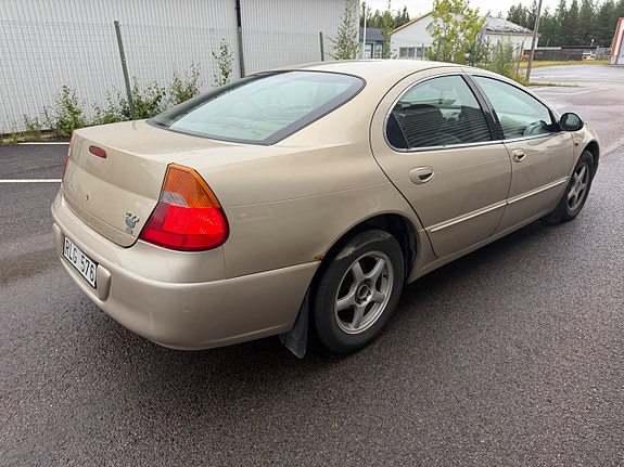 Chrysler 300 3 of 6