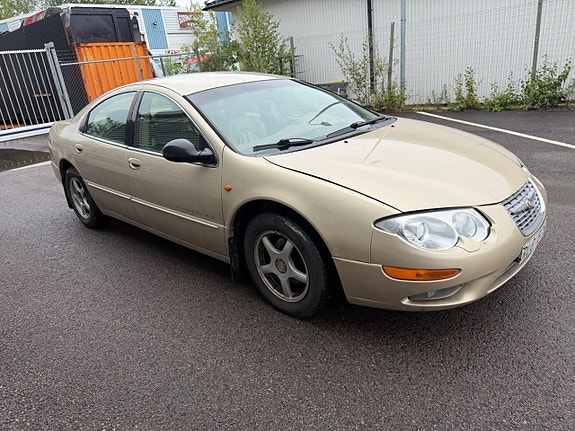 Chrysler 300 2 of 6