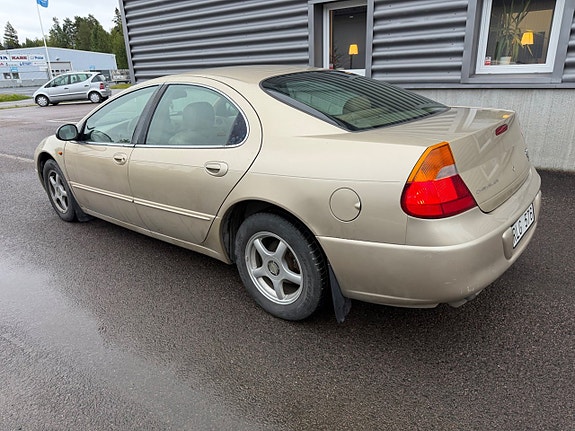 Chrysler 300 4 of 6
