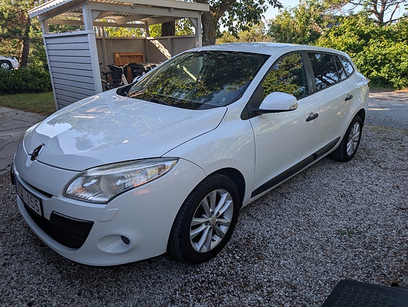 Renault Megane III 2 of 10
