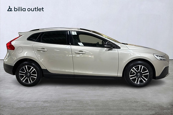 Volvo V40 Cross Country 5 of 21