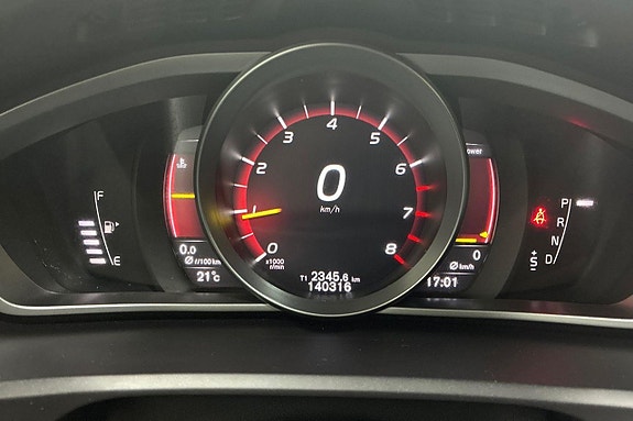 Volvo V40 Cross Country 17 of 21