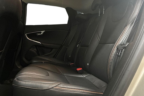 Volvo V40 Cross Country 14 of 21