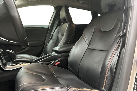 Volvo V40 Cross Country 13 of 21