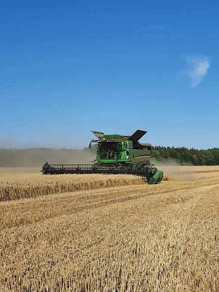 John Deere S 670 i 2 of 9