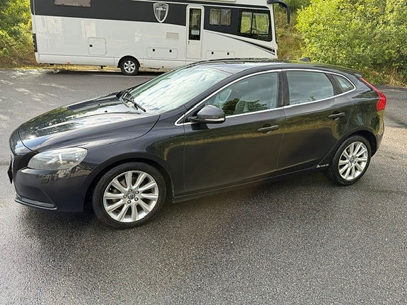 Volvo V40 3 of 19