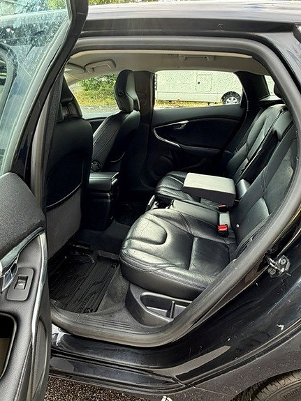 Volvo V40 11 of 19