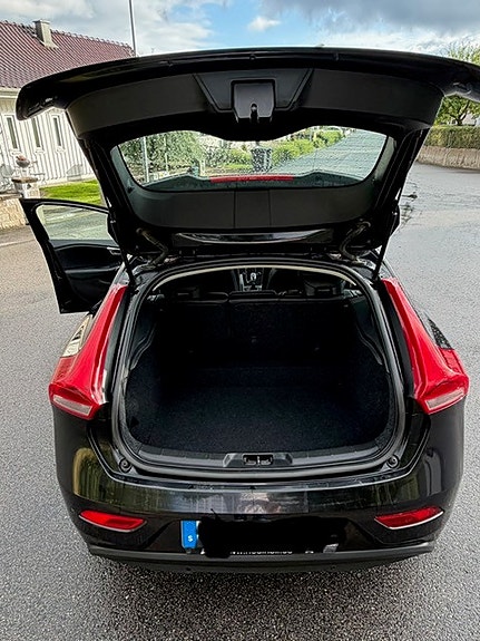 Volvo V40 8 of 19