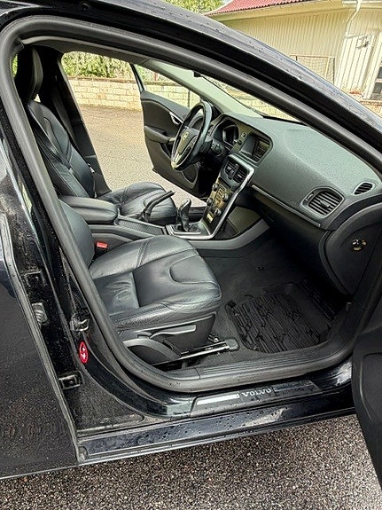Volvo V40 9 of 19