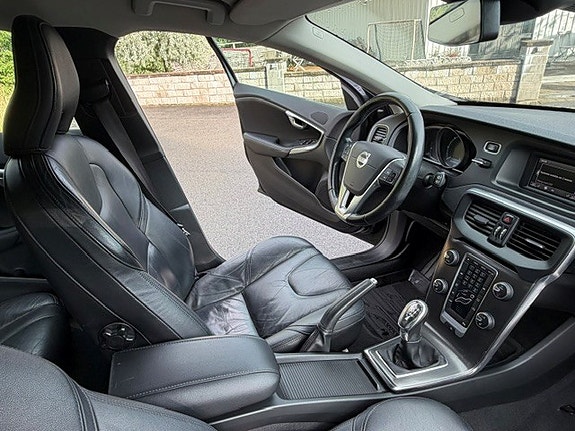 Volvo V40 10 of 19