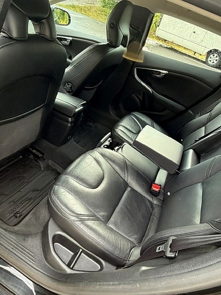 Volvo V40 4 of 19
