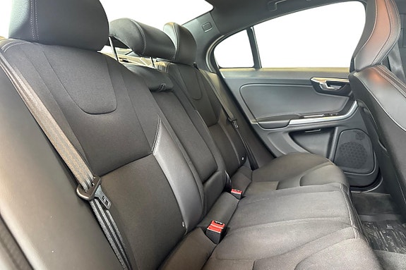 Volvo S60 17 of 23