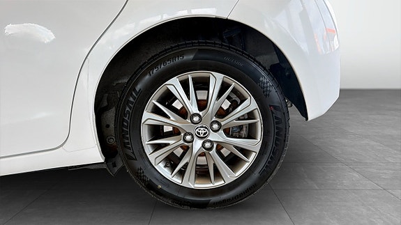 Toyota Yaris 6 of 13