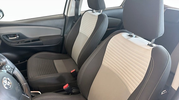 Toyota Yaris 8 of 13