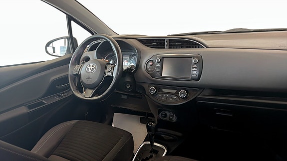 Toyota Yaris 11 of 13
