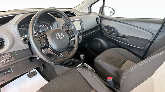 Toyota Yaris 7 of 13