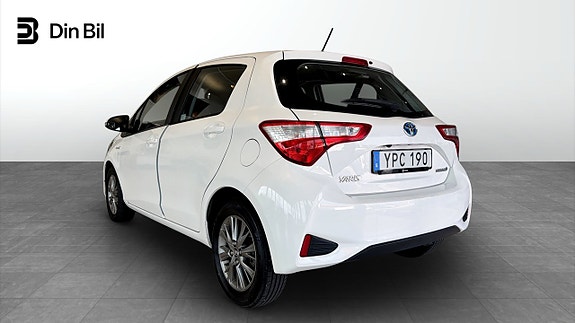 Toyota Yaris 3 of 13