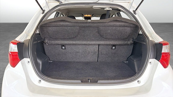 Toyota Yaris 13 of 13