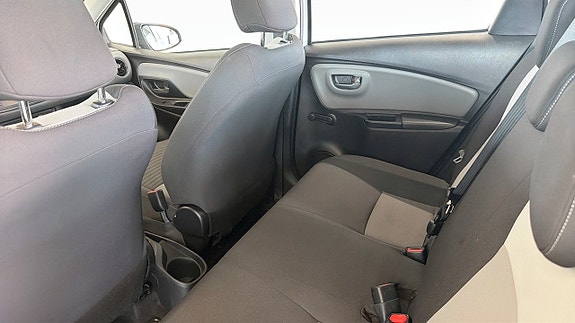 Toyota Yaris 12 of 13